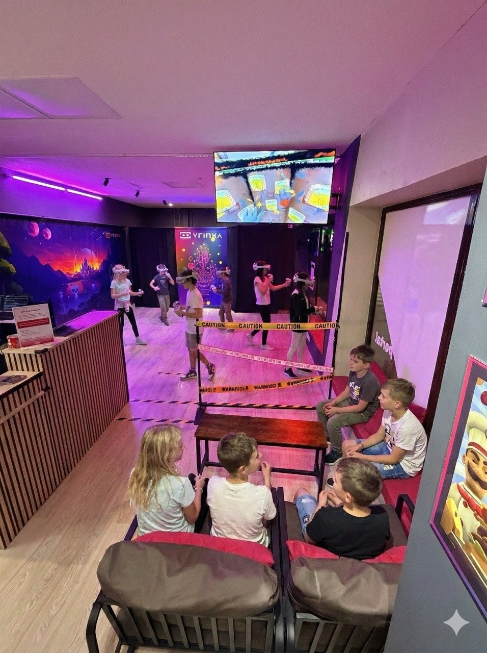 Pantalla de espectador y jugadores en zona VR