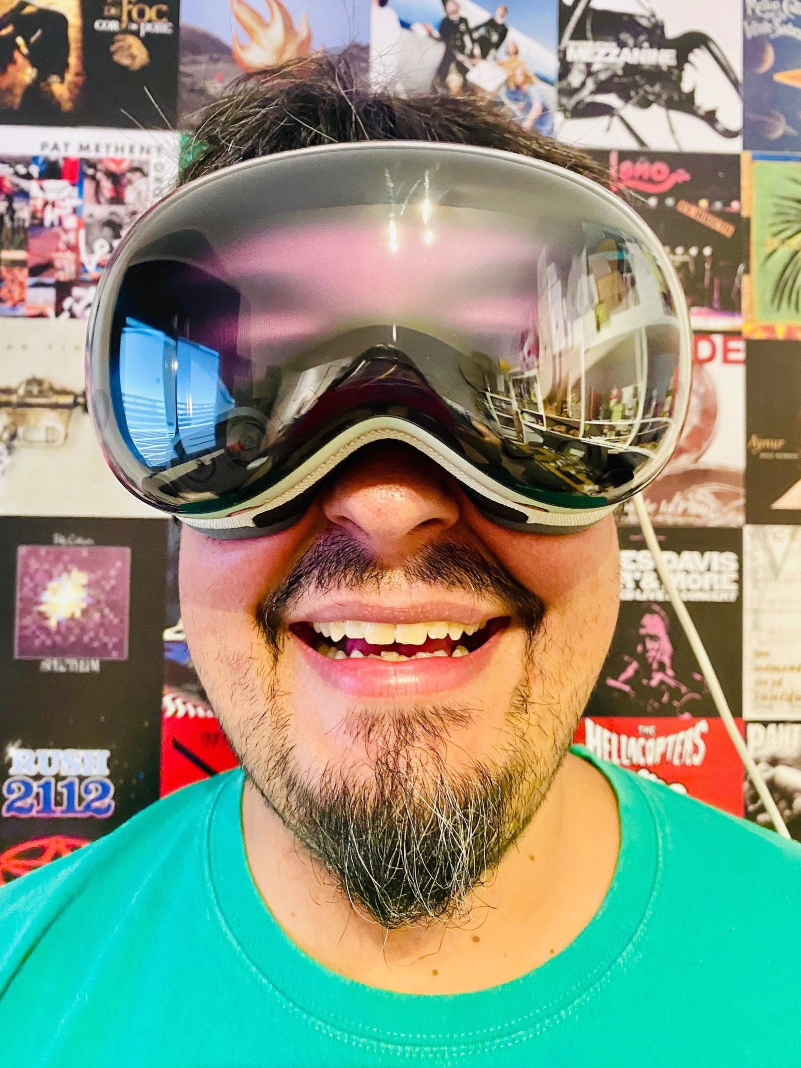 Chico con gafas Apple Vision Pro